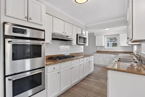 $990,000 | 547 Melrose Avenue, Kenilworth, IL 60043