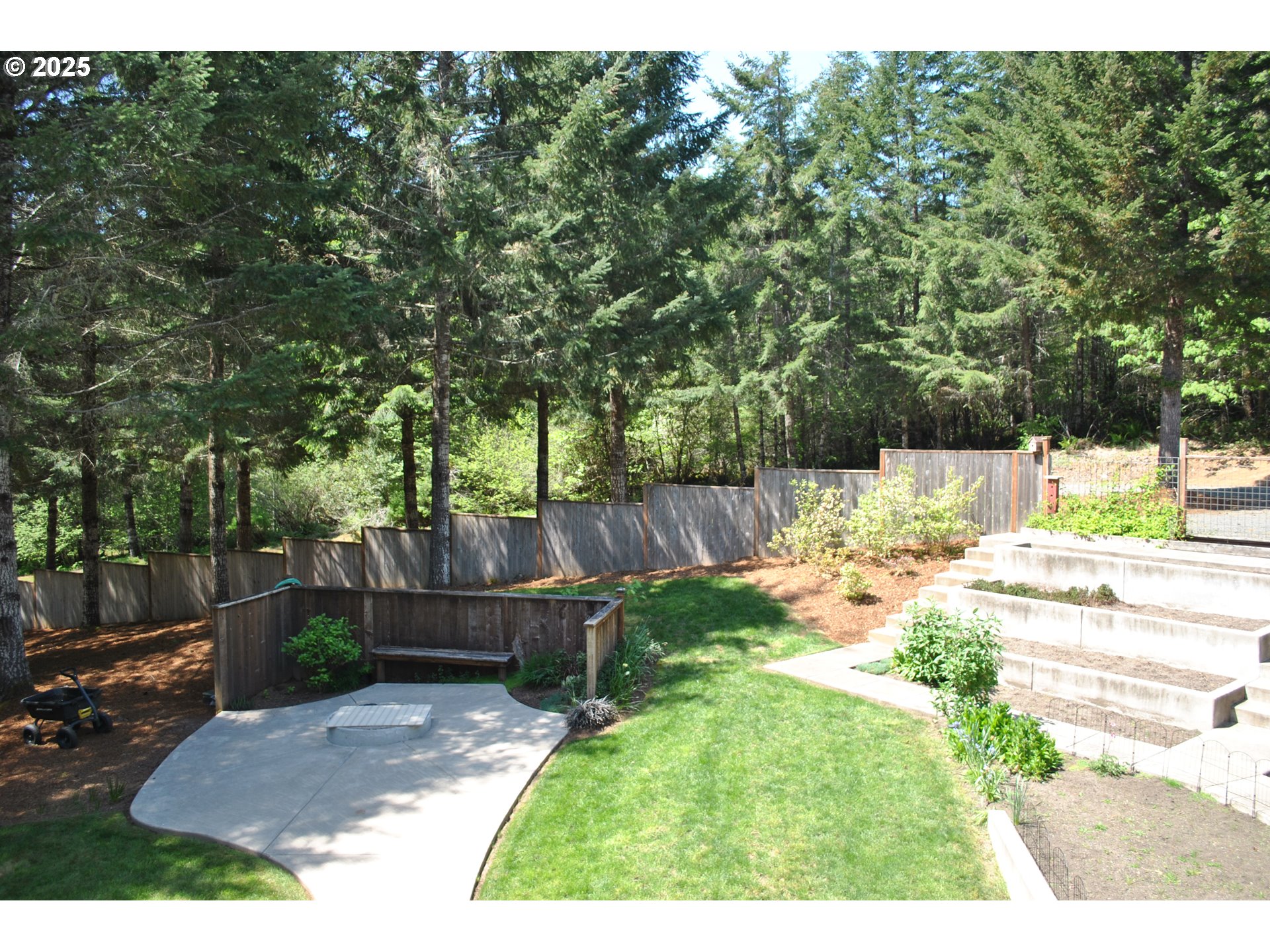 21626 Glaze Road Noti, OR 97461 - Photo 27 of 43 a view of yard with green space