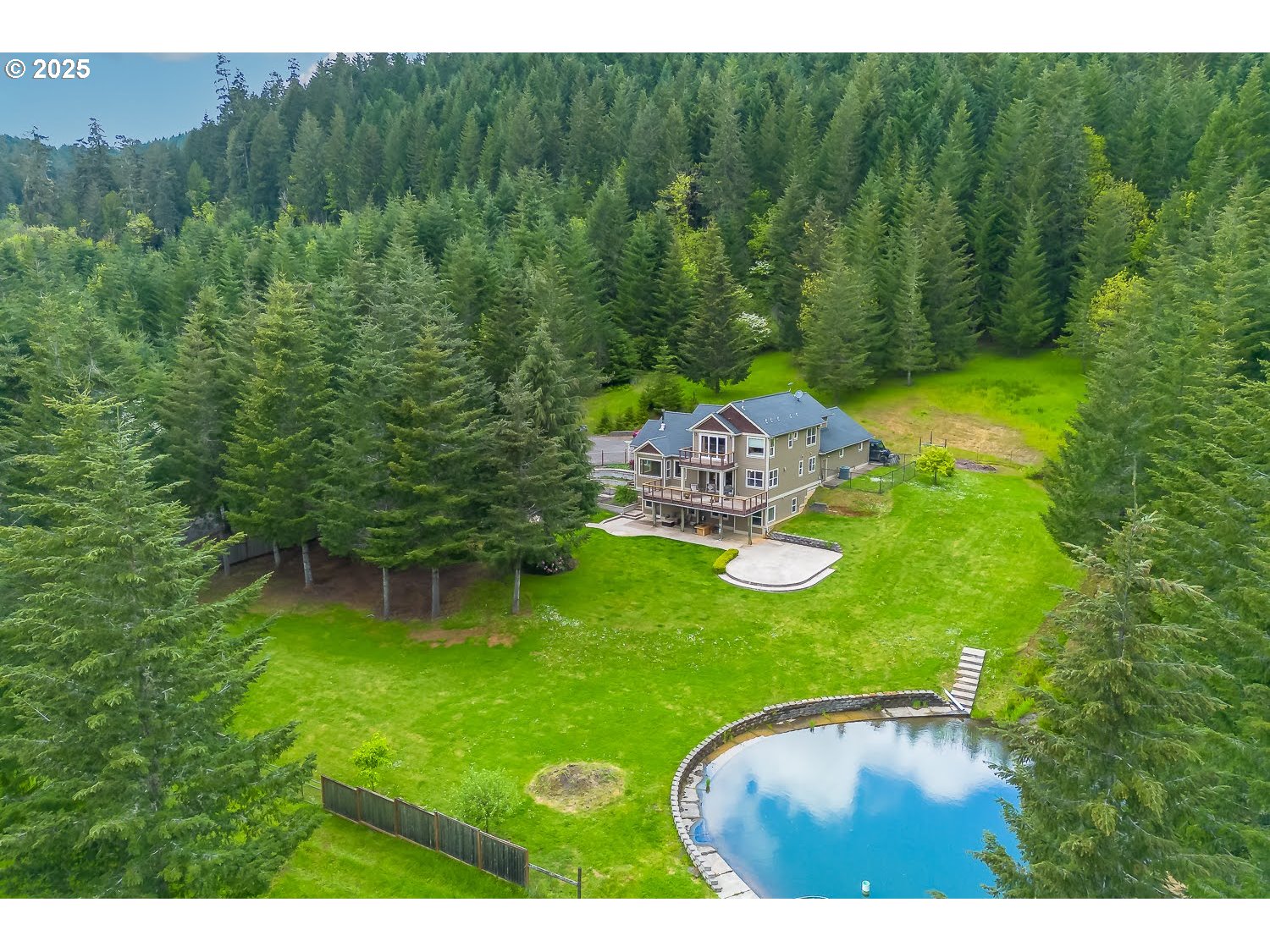 21626 Glaze Road Noti, OR 97461 - Photo 31 of 43 a view of a golf course with a garden