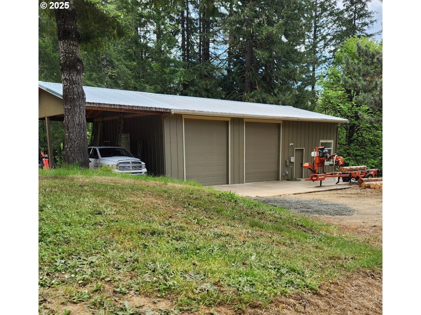 21626 Glaze Road Noti, OR 97461 - Photo 34 of 43 a view of a backyard with table and chairs and a large tree
