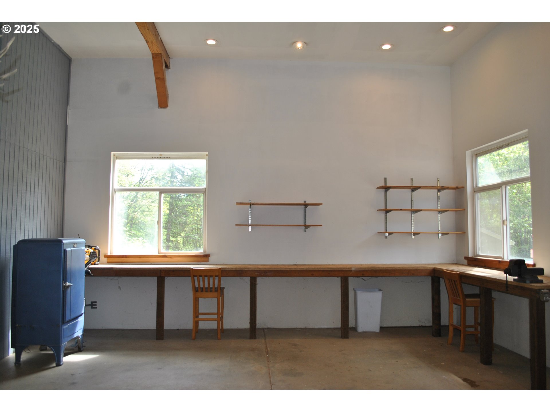 21626 Glaze Road Noti, OR 97461 - Photo 36 of 43 a kitchen with a window a sink and a counter