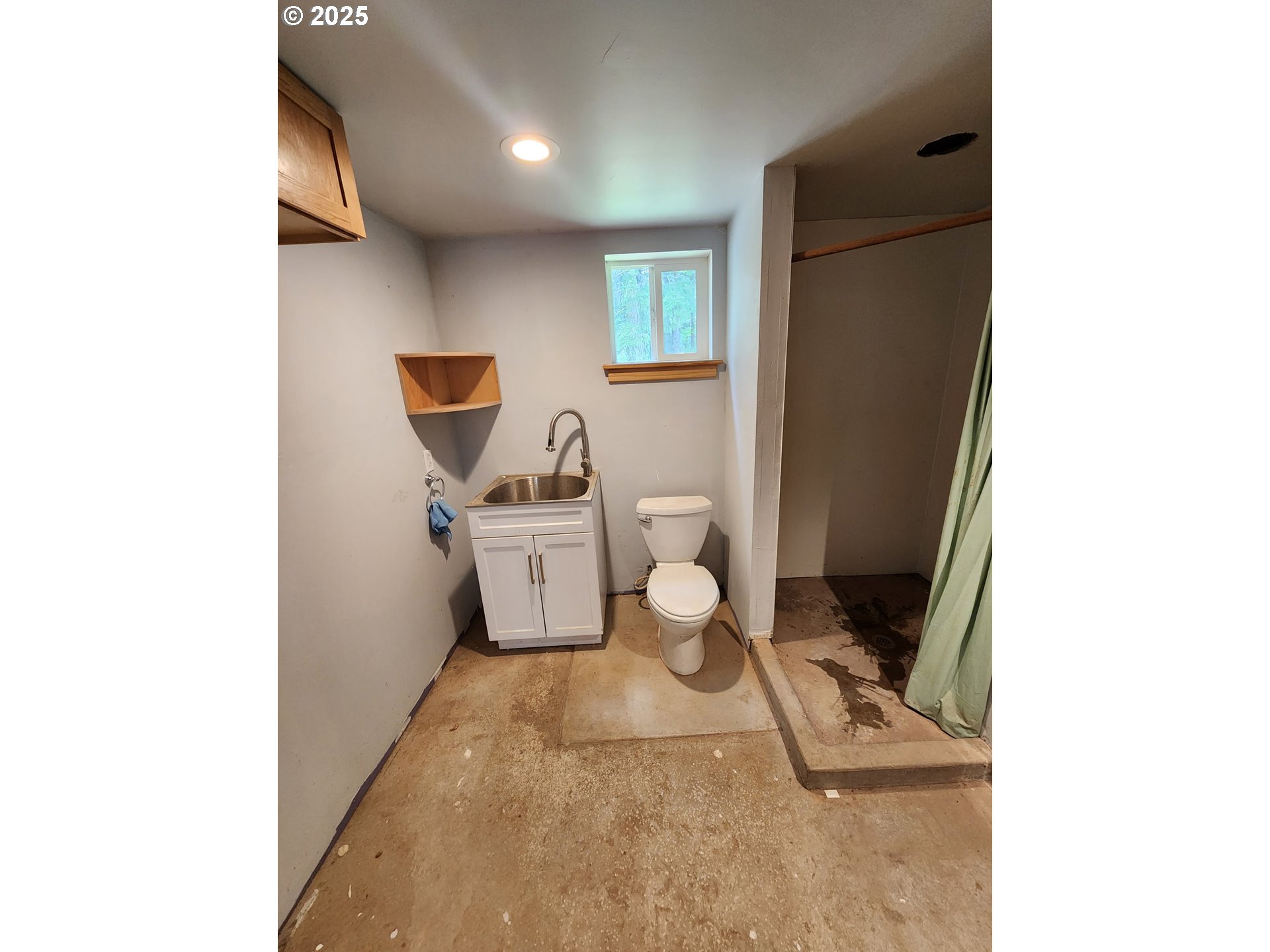 21626 Glaze Road Noti, OR 97461 - Photo 38 of 43 a white toilet sitting next to a bathroom sink