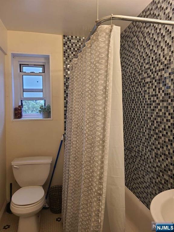 2215 North Central Road, Unit 5A Fort Lee, NJ 07024 - Photo 3 of 4