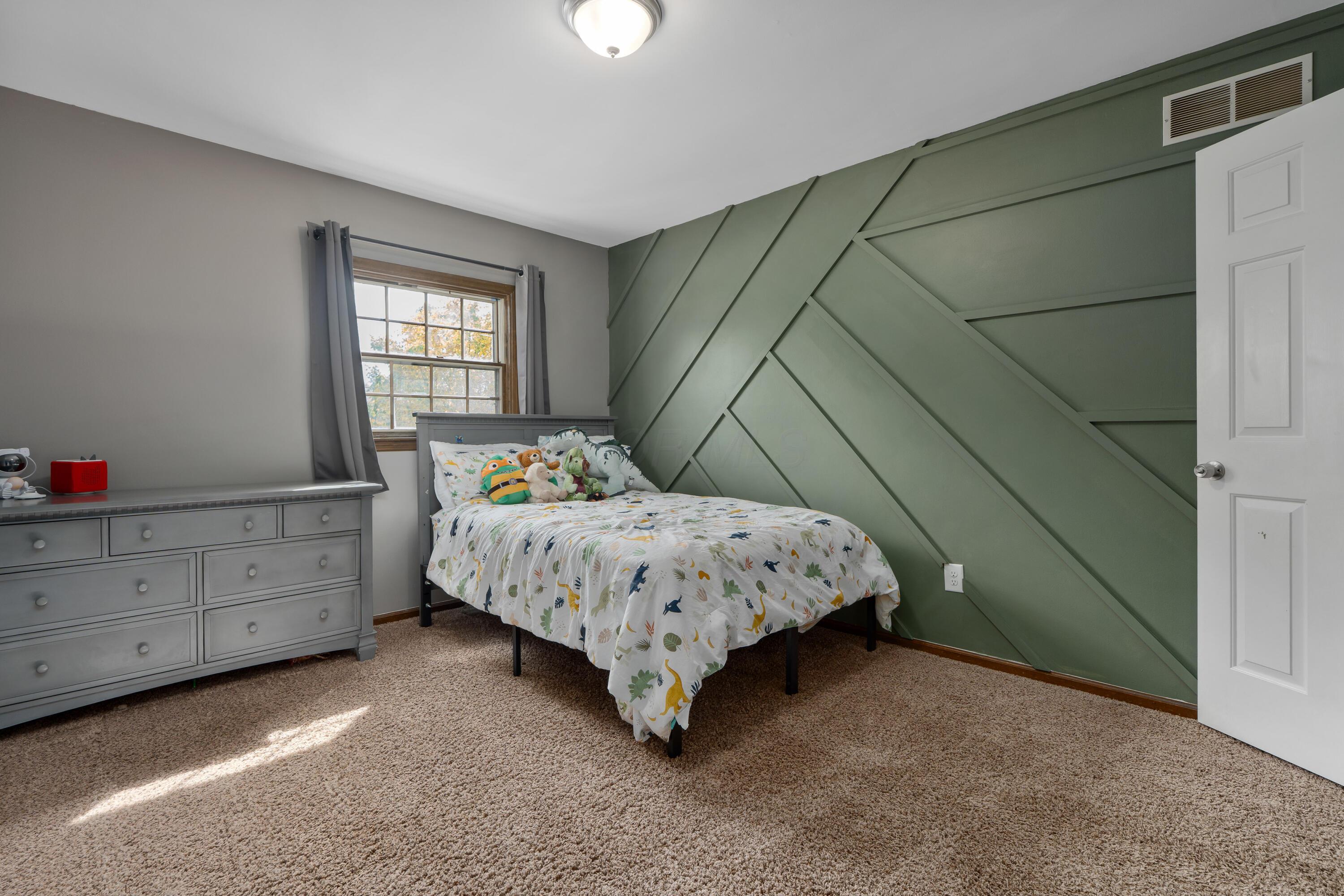 5879 Ravine View Court Columbus, OH 43231 - Photo 20 of 43 Bedroom 2 - accent wall!