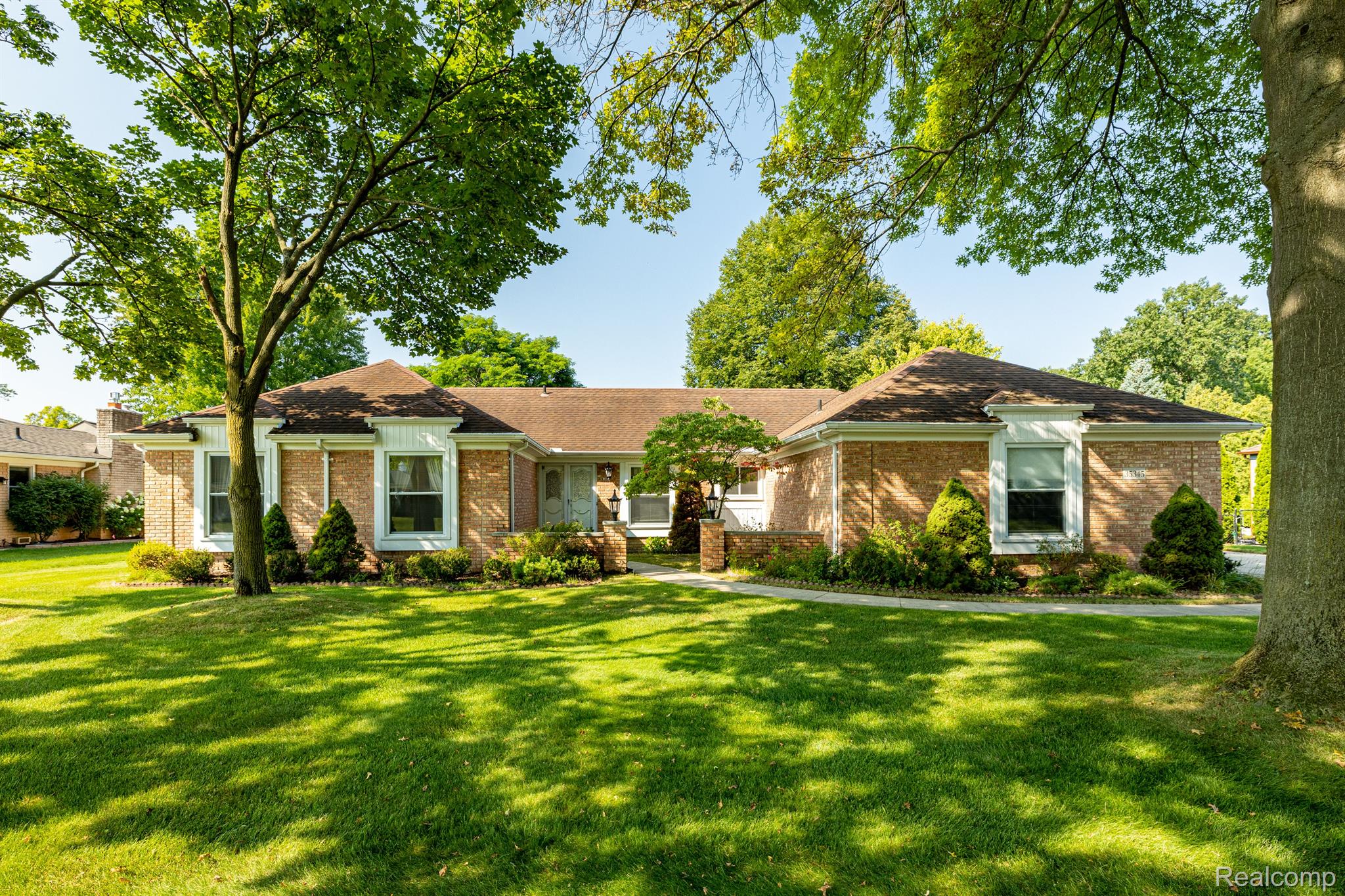 35345 Banbury Road Livonia, MI 48152 - Photo 1 of 33 Gallery Image 1