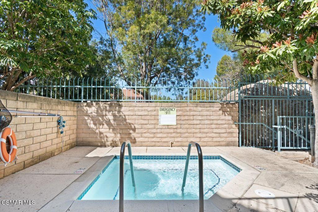 2716 Borchard Road Newbury Park, CA 91320 - Photo 26 of 30 a view of sitting area and street
