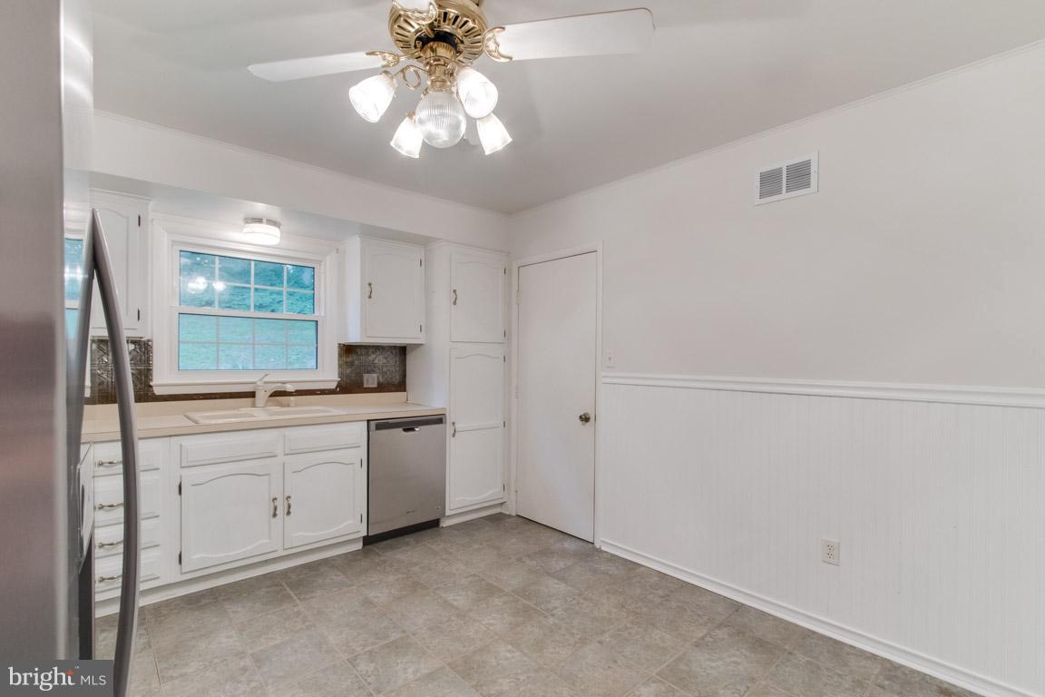 6608 Kelly Road Warrenton, VA 20187 - Photo 15 of 28 Kitchen (pic of old floor)