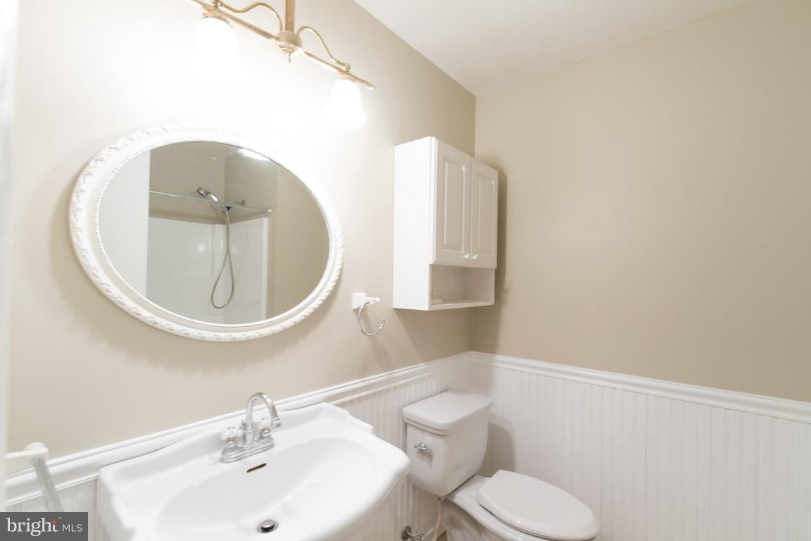 6608 Kelly Road Warrenton, VA 20187 - Photo 17 of 28 Bath