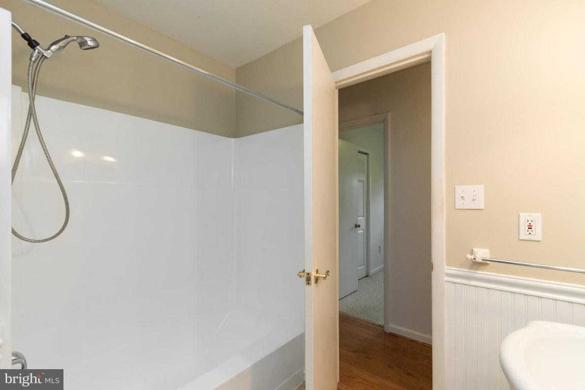 6608 Kelly Road Warrenton, VA 20187 - Photo 18 of 28 Bath
