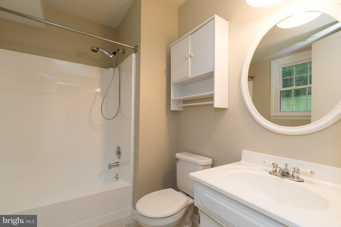 6608 Kelly Road Warrenton, VA 20187 - Photo 23 of 28 Bath (Master)
