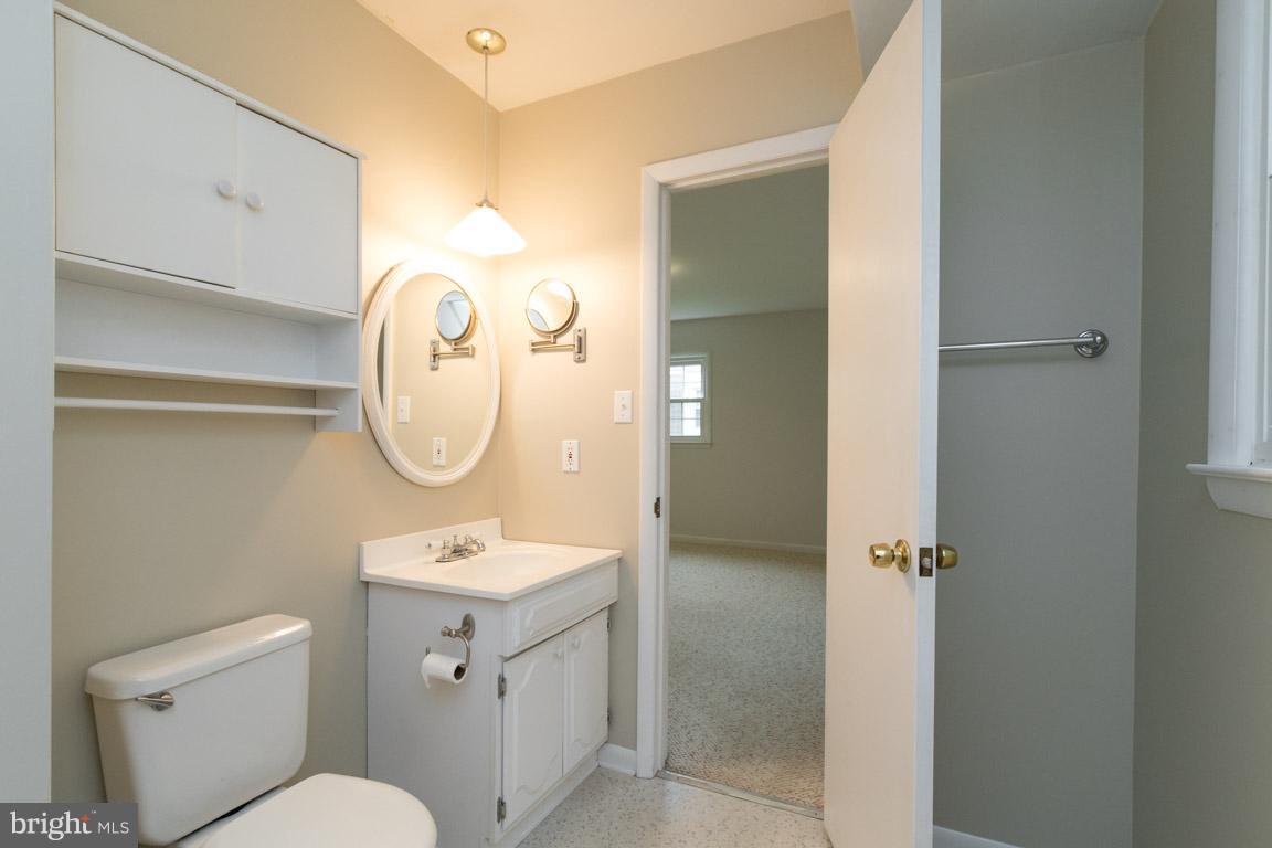 6608 Kelly Road Warrenton, VA 20187 - Photo 24 of 28 Bath (Master)