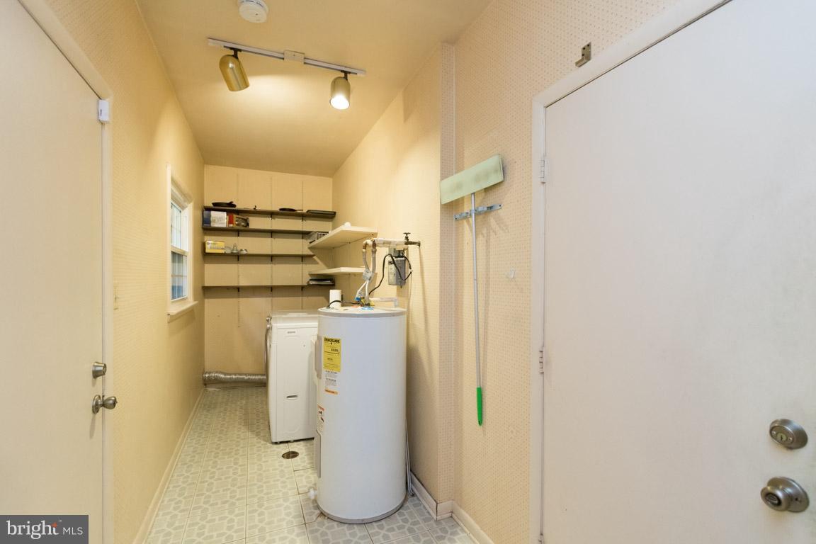 6608 Kelly Road Warrenton, VA 20187 - Photo 26 of 28 Laundry/Utility Room