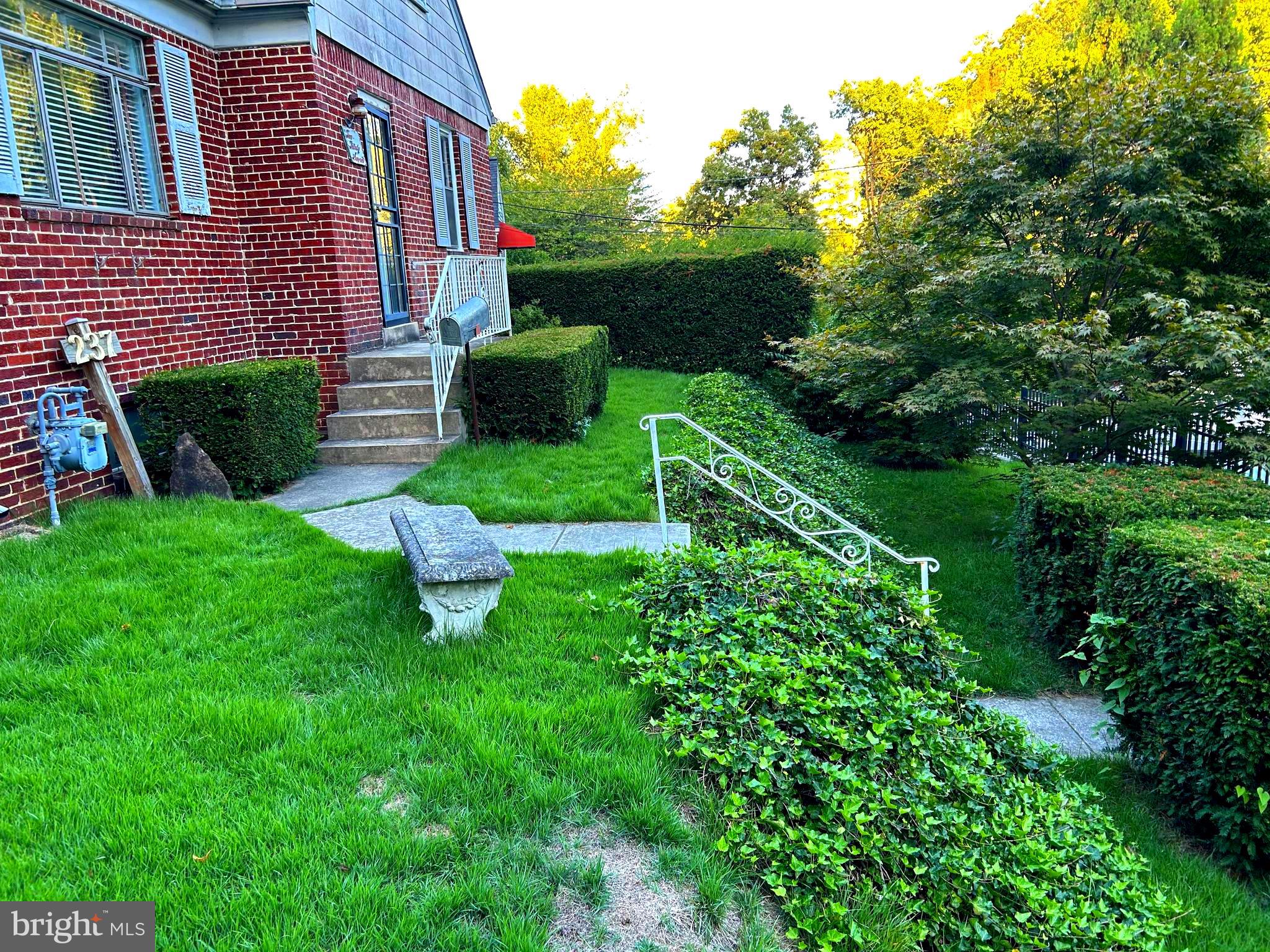 237 Dale Drive Silver Spring, MD 20910 - Photo 3 of 28 Gallery Image 3