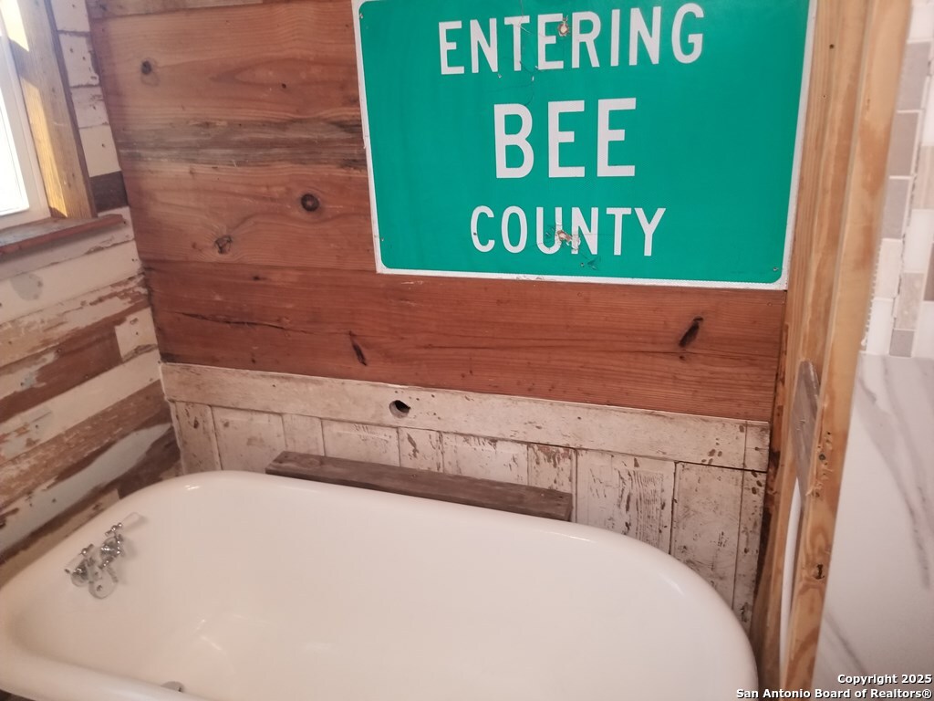 443 Bee Tuleta, TX 78142 - Photo 18 of 27