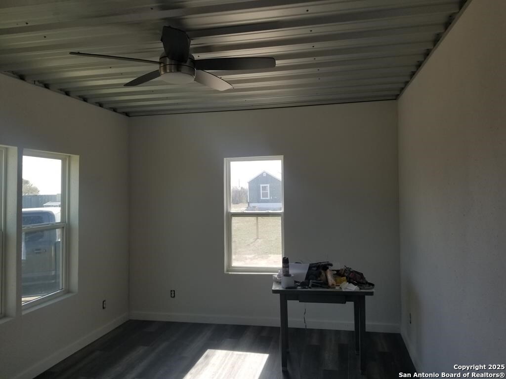 443 Bee Tuleta, TX 78142 - Photo 21 of 27 a room that has a window in it