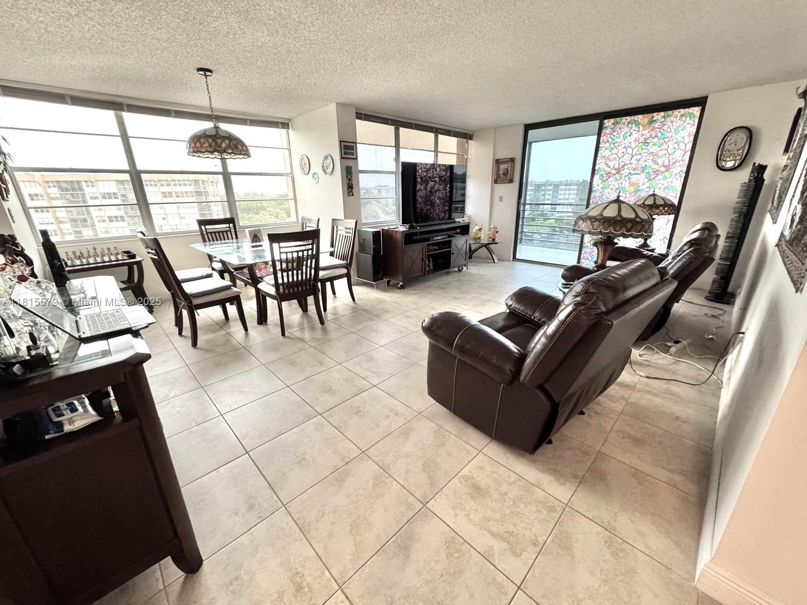 1100 St Charles Pl Unit 712