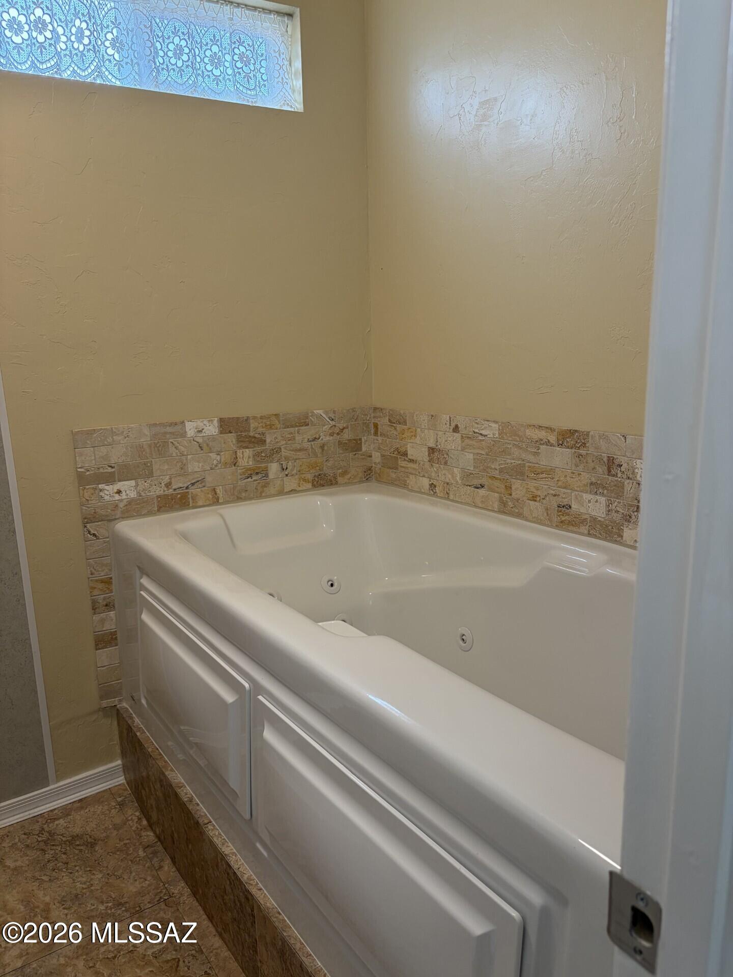 1030 Barrel Cactus Ridge, Unit 108 Benson, AZ 85602 - Photo 22 of 33 Spa Room