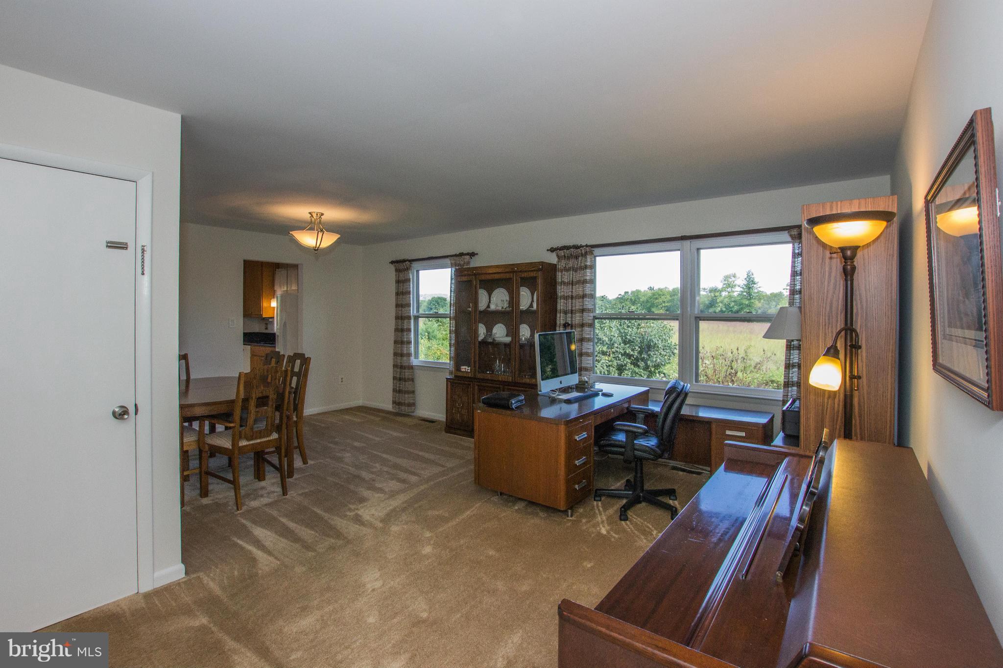 42380 Stumptown Road Leesburg, VA 20176 - Photo 2 of 21 Family Room and dining room combination