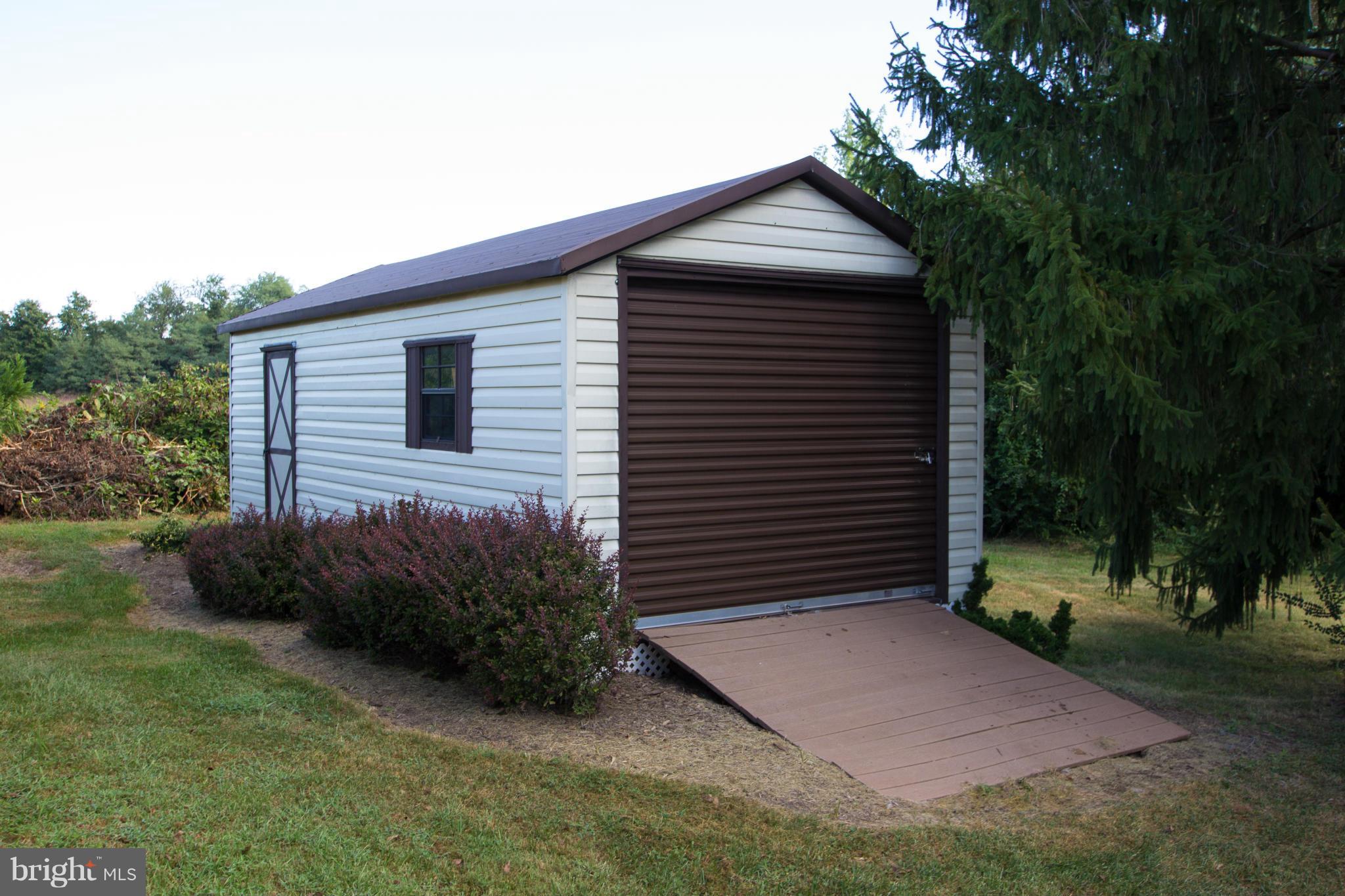 42380 Stumptown Road Leesburg, VA 20176 - Photo 21 of 21 Large shed for storage