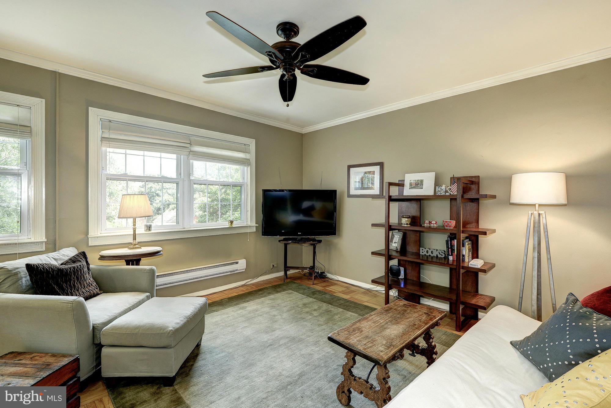 1733 Preston Road, Unit 960 Alexandria, VA 22302 - Photo 3 of 15 Living Room