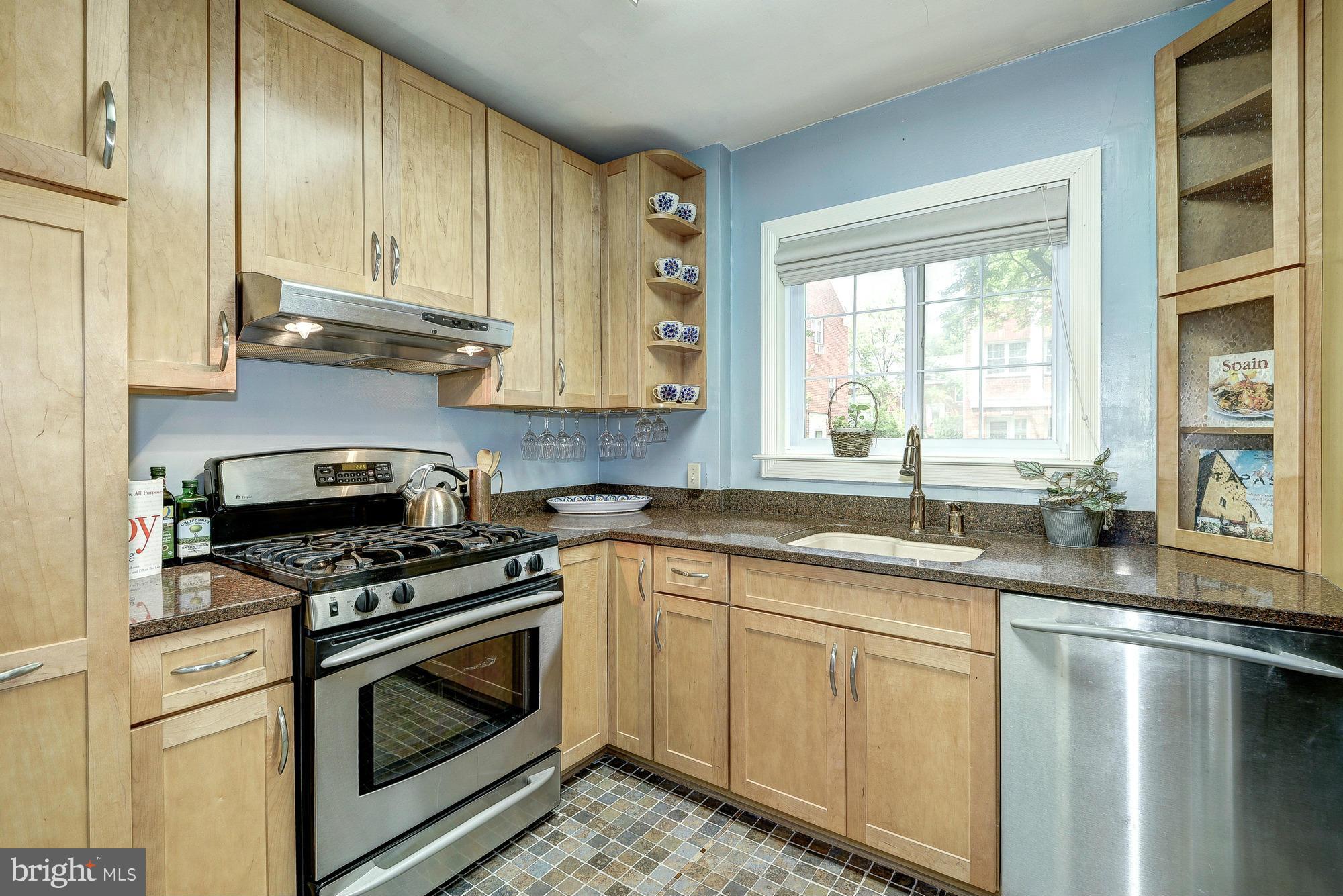 1733 Preston Road, Unit 960 Alexandria, VA 22302 - Photo 4 of 15 Kitchen