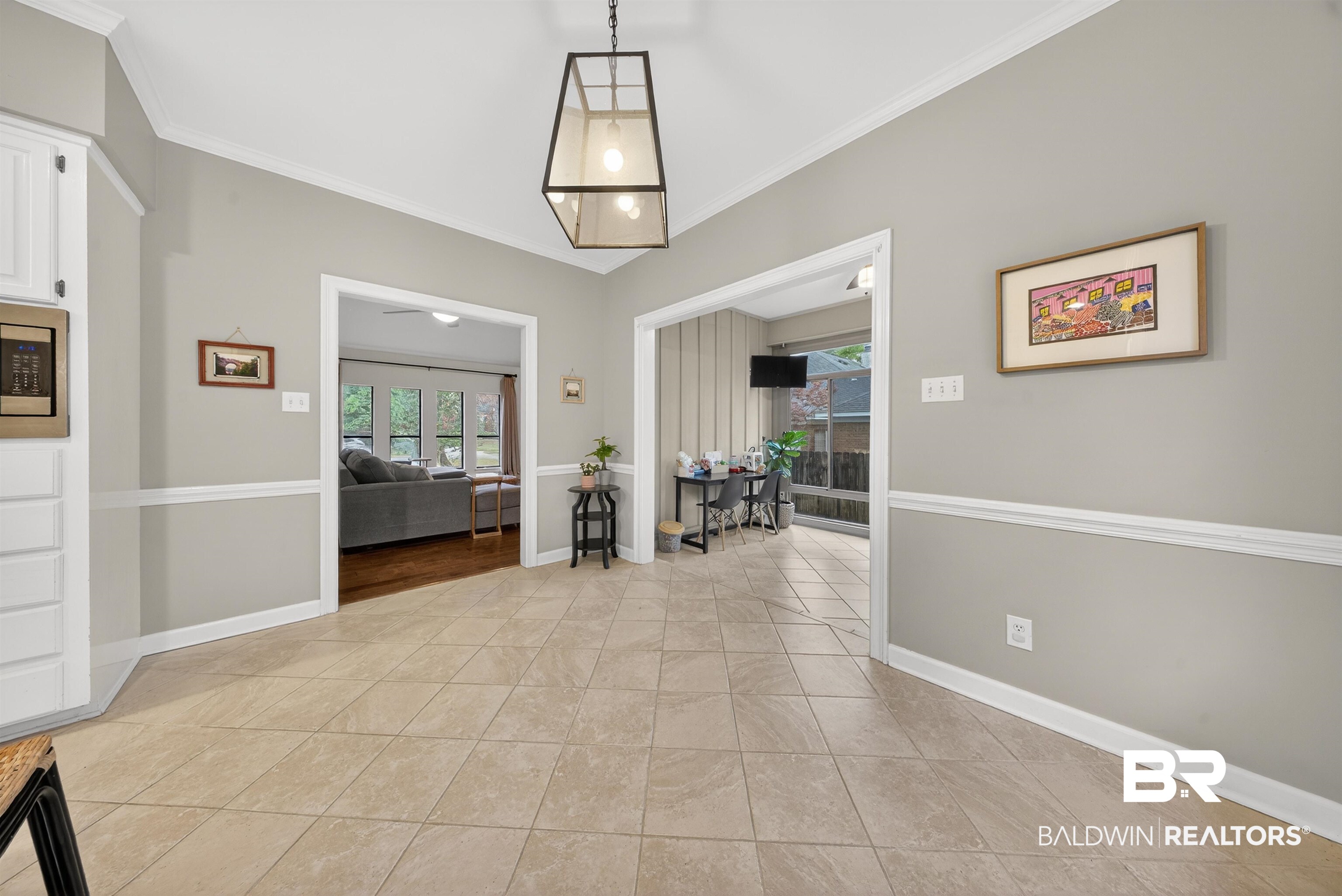 1250 Savannah Drive Mobile, AL 36609 - Photo 20 of 35 Dining space with ornamental molding