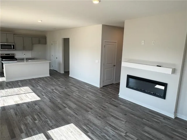 $2,699 | 19611 West 201st Street, Spring Hill, KS 66083