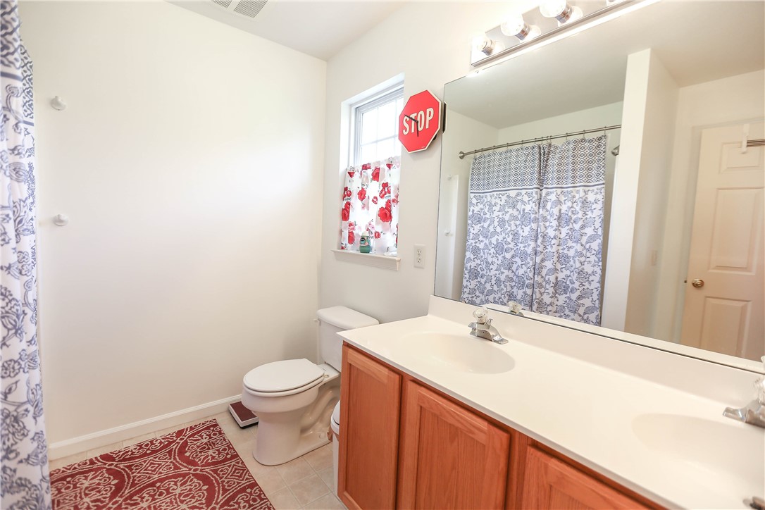 616 Maris Run Webster, NY 14580 - Photo 19 of 29 Primary Bath