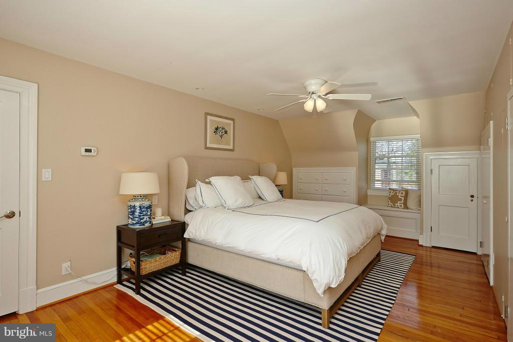3830 Chesterbrook Road Arlington, VA 22207 - Photo 12 of 23 Bath (Master)