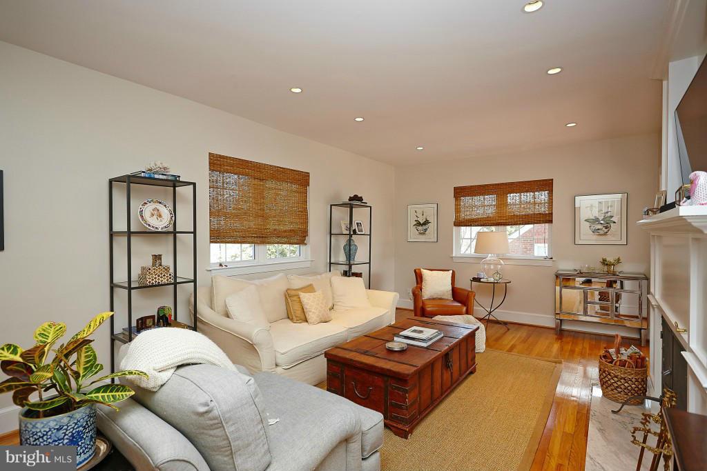 3830 Chesterbrook Road Arlington, VA 22207 - Photo 6 of 23 Living Room
