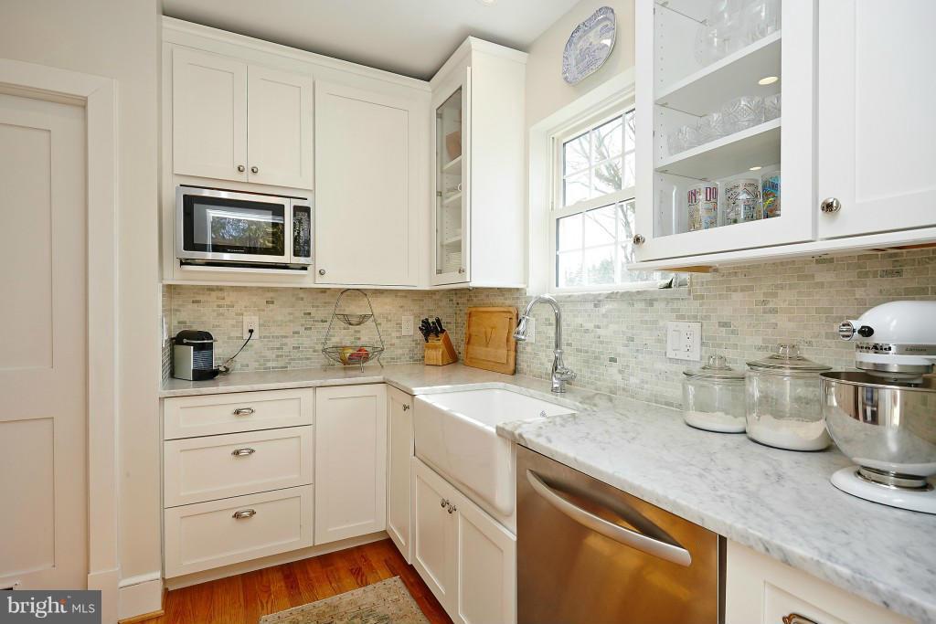 3830 Chesterbrook Road Arlington, VA 22207 - Photo 9 of 23 Kitchen