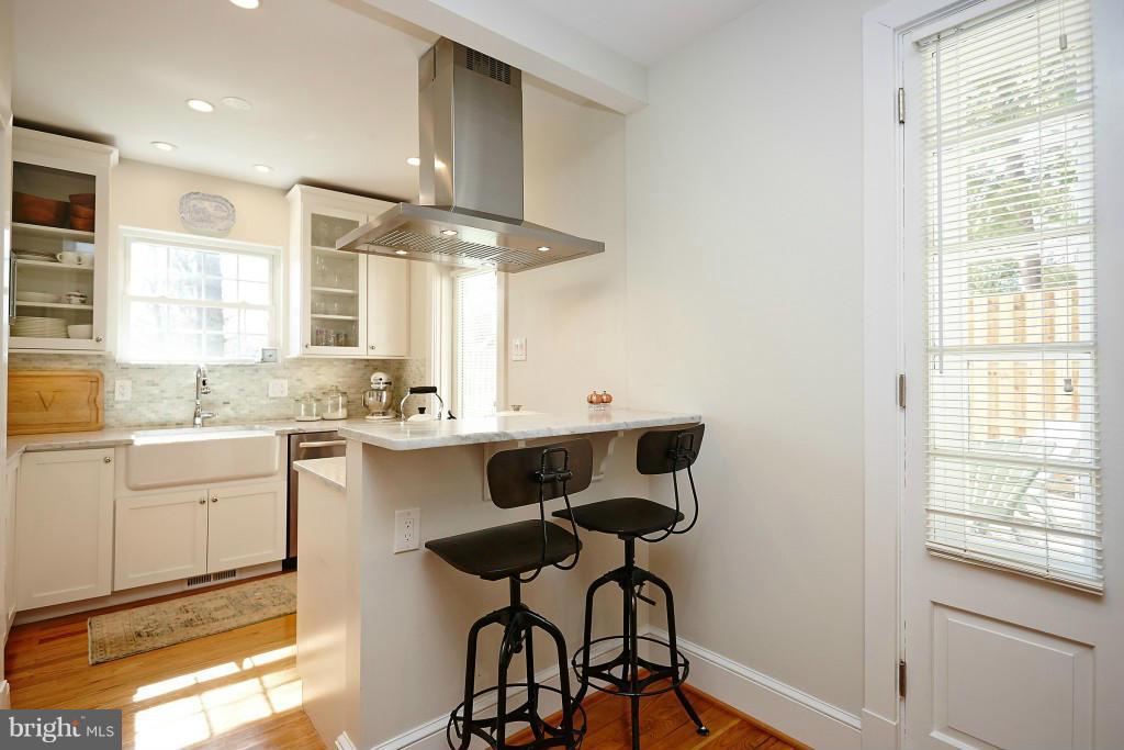 3830 Chesterbrook Road Arlington, VA 22207 - Photo 10 of 23 Kitchen