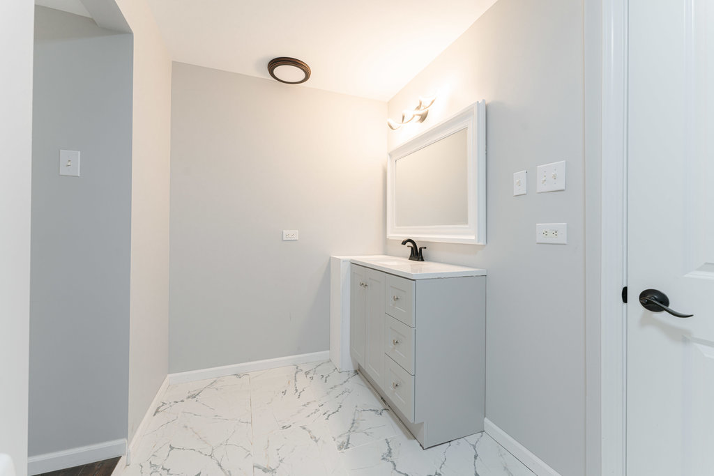 4841 West 119th Street Alsip, IL 60803 - Photo 11 of 33 a bathroom with a sink and a mirror