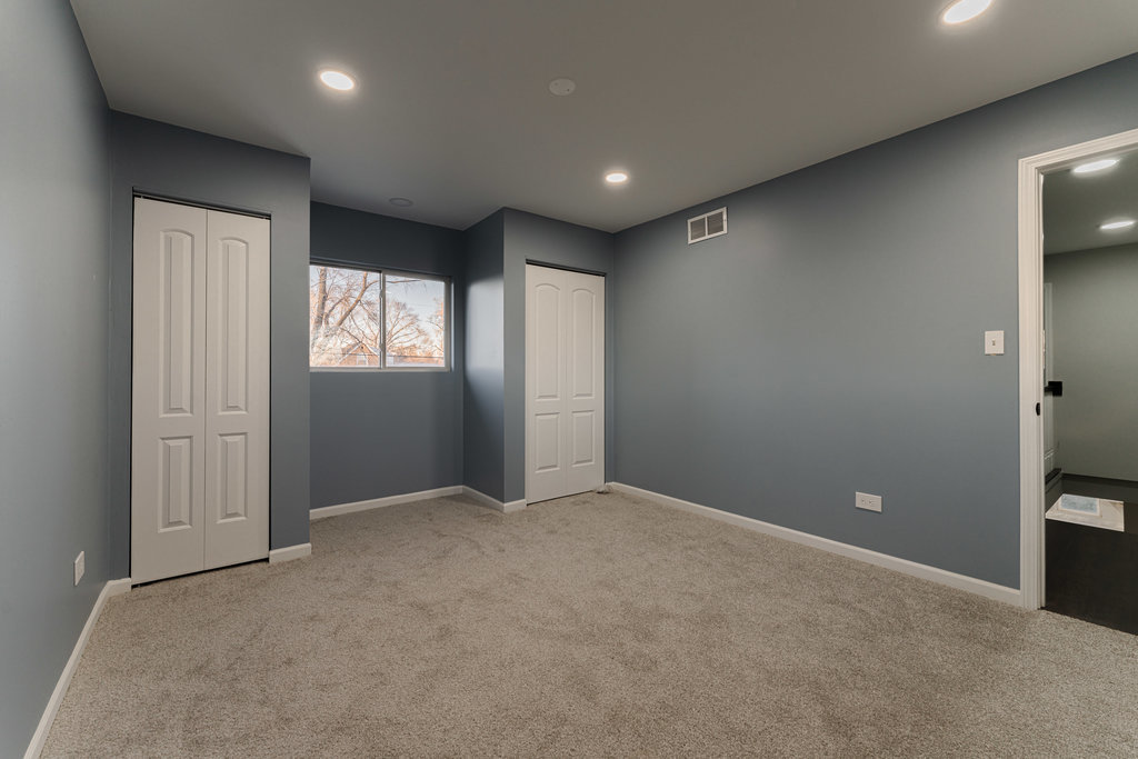4841 West 119th Street Alsip, IL 60803 - Photo 16 of 33 a view of an empty room with window and bathroom