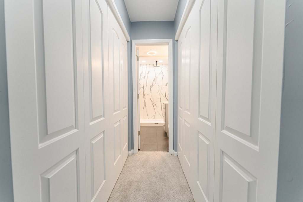 4841 West 119th Street Alsip, IL 60803 - Photo 21 of 33 a view of a hallway with a white door