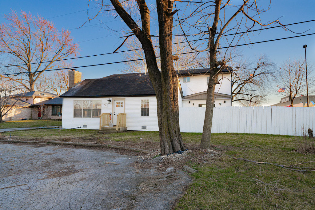 4841 West 119th Street Alsip, IL 60803 - Photo 27 of 33 a view of a house with a yard and garage