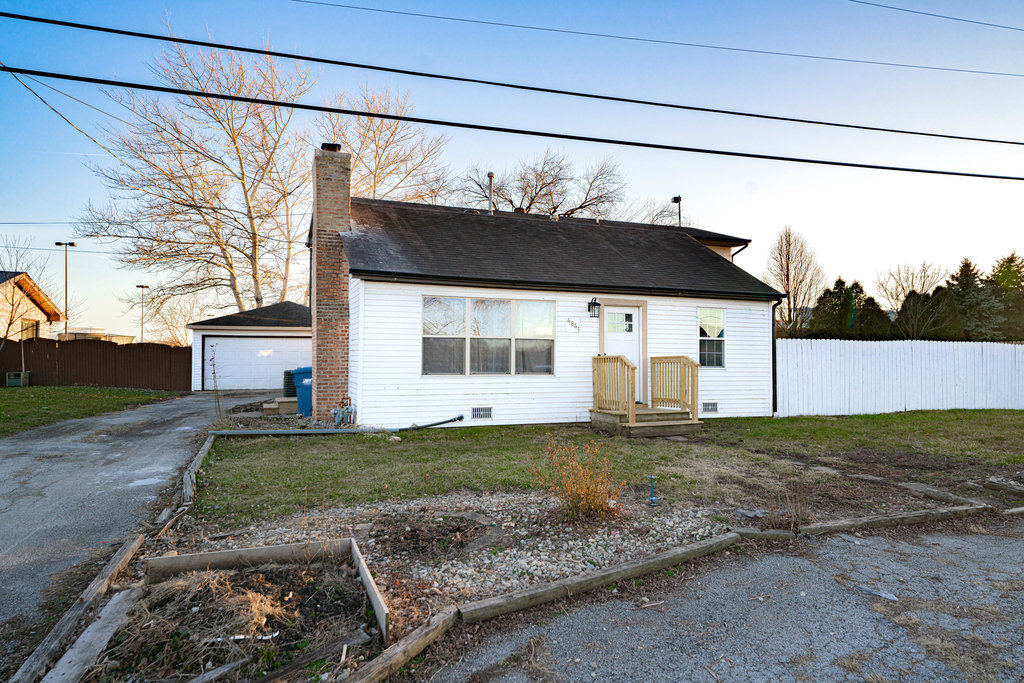 4841 West 119th Street Alsip, IL 60803 - Photo 28 of 33 a front view of a house with a yard