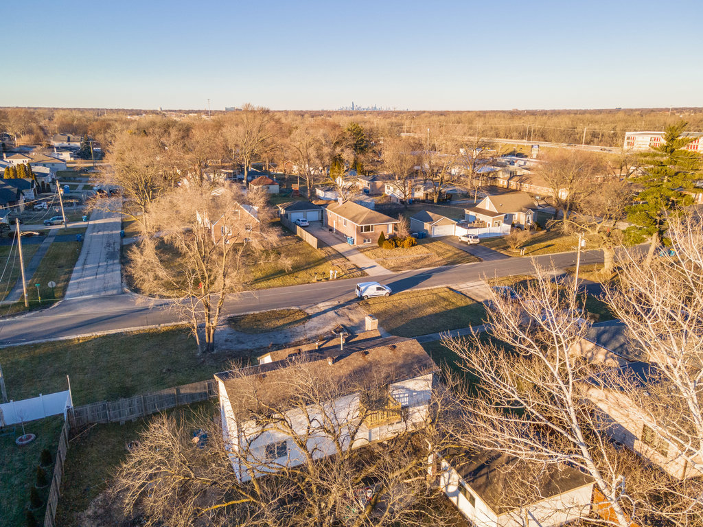 4841 West 119th Street Alsip, IL 60803 - Photo 32 of 33 an aerial view of residential houses with city view