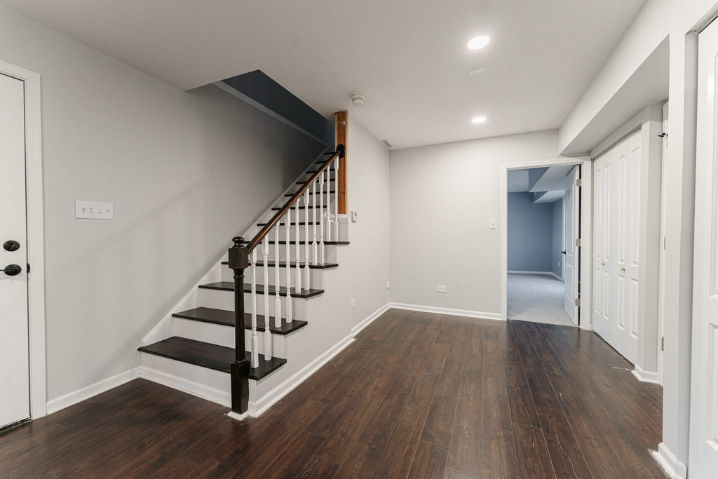 4841 West 119th Street Alsip, IL 60803 - Photo 9 of 33 a view of entryway with wooden floor