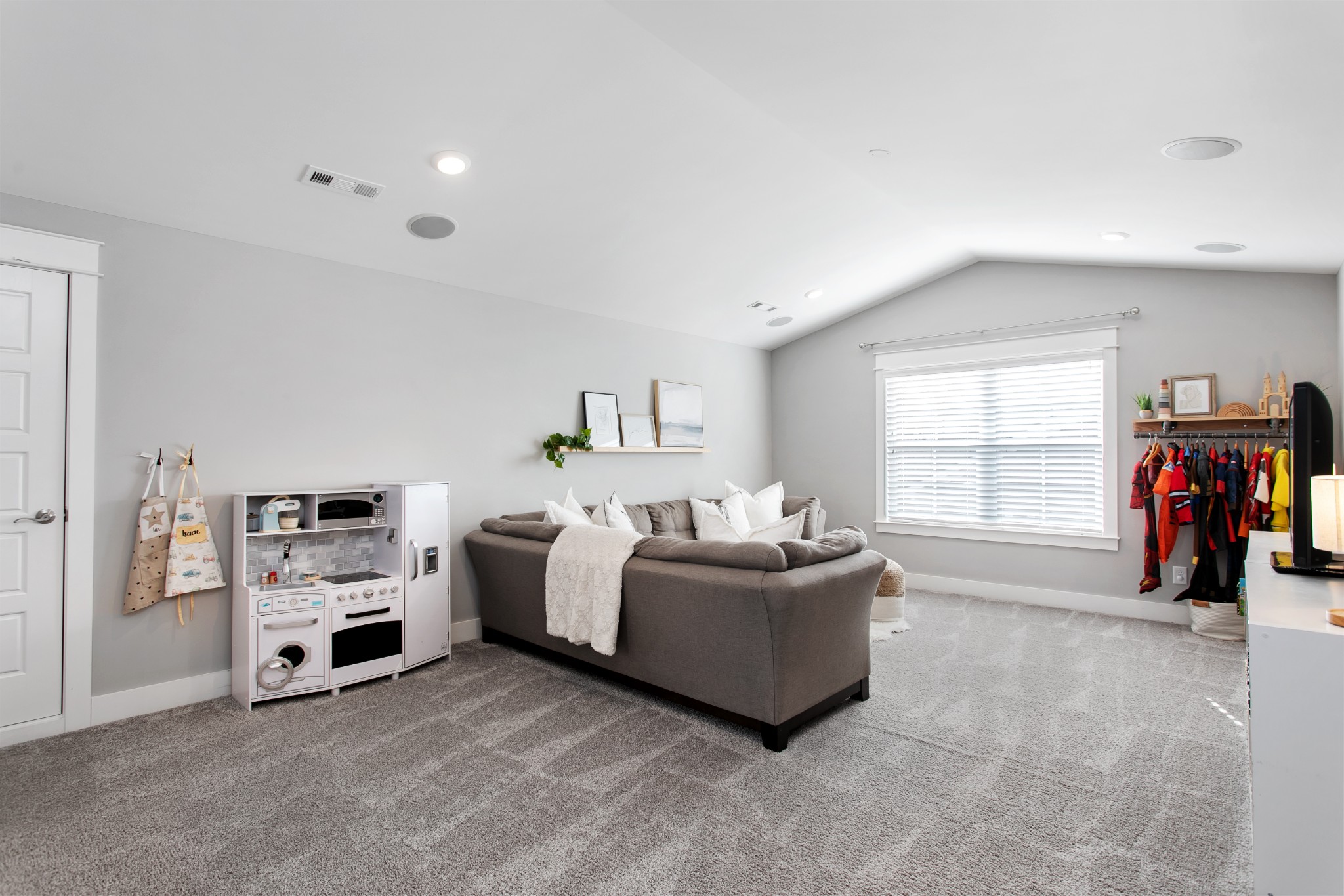 700 Beamon Drive Franklin, TN 37064 - Photo 35 of 47 a room with furniture and a window