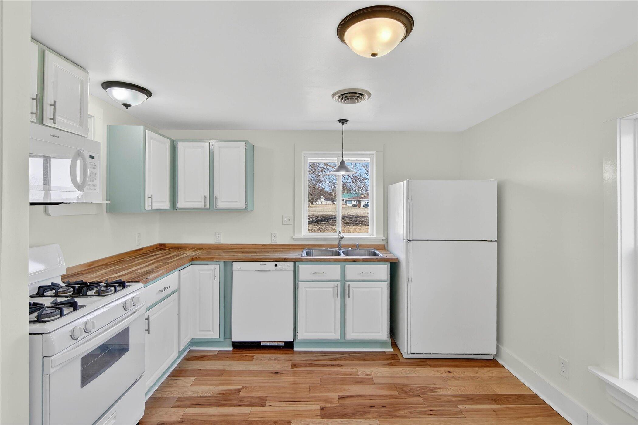 12250 Wabash Road Milan, MI 48160 - Photo 26 of 49 26-12250-Wabash-Rd-Milan-MI-48160-Window