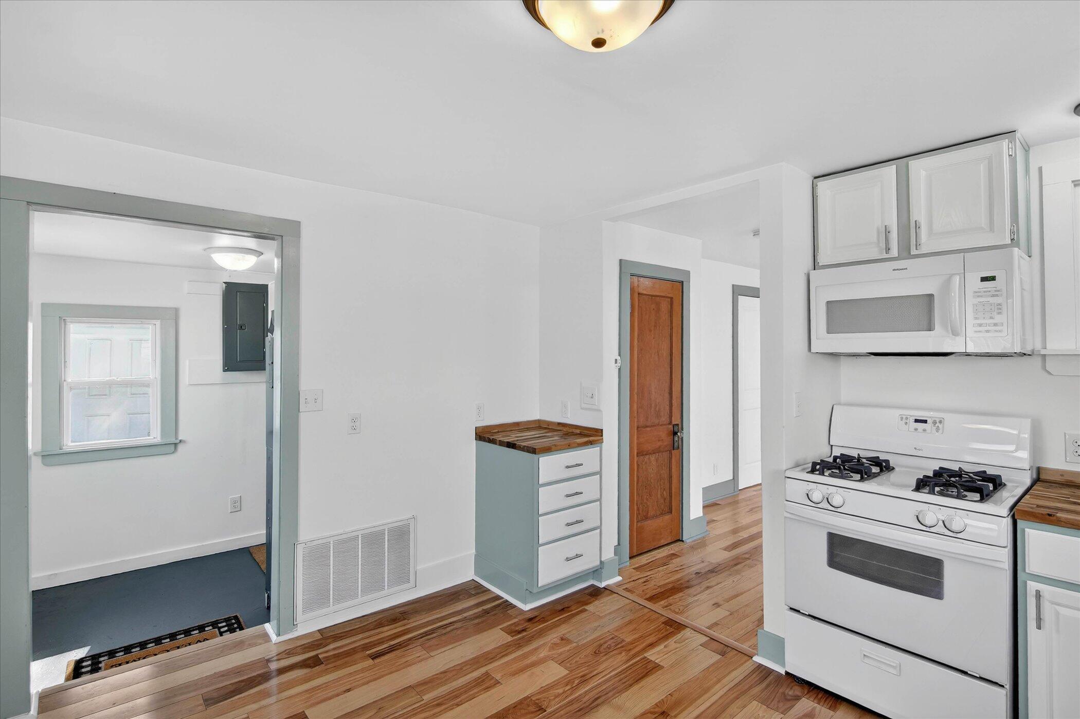 12250 Wabash Road Milan, MI 48160 - Photo 29 of 49 29-12250-Wabash-Rd-Milan-MI-48160-Window