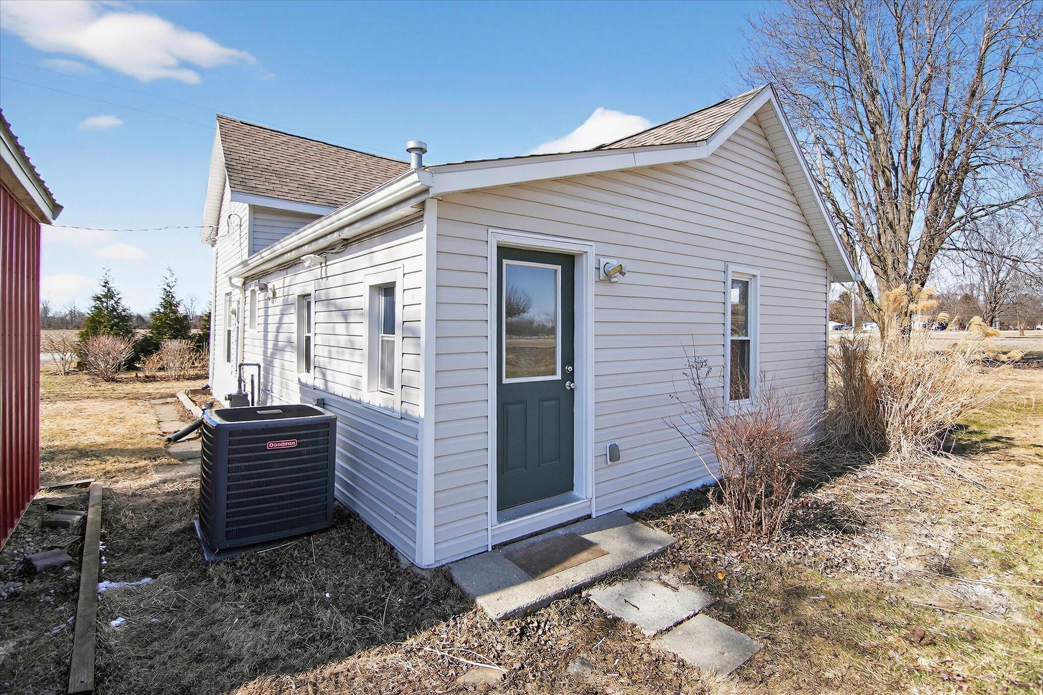 12250 Wabash Road Milan, MI 48160 - Photo 40 of 49 40-12250-Wabash-Rd-Milan-MI-48160-Window