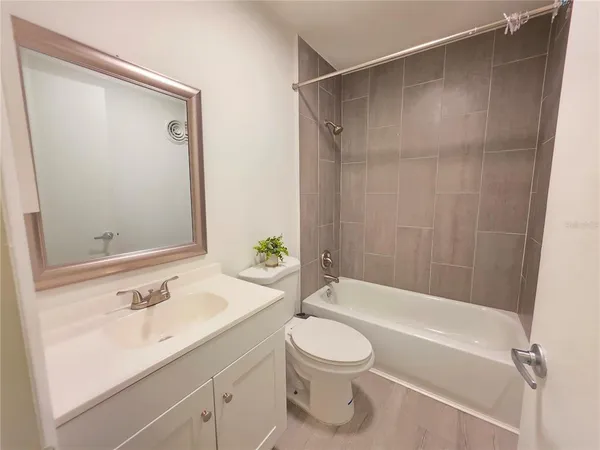 $125,900 | 2750 East Bay Drive, Unit 10E, Largo, FL 33771