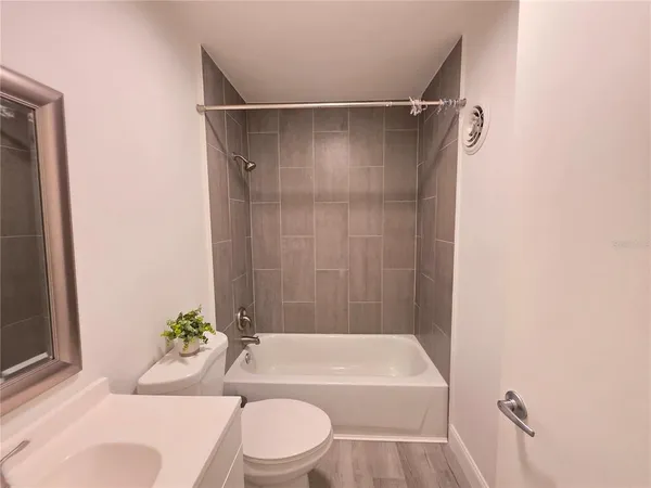 $125,900 | 2750 East Bay Drive, Unit 10E, Largo, FL 33771