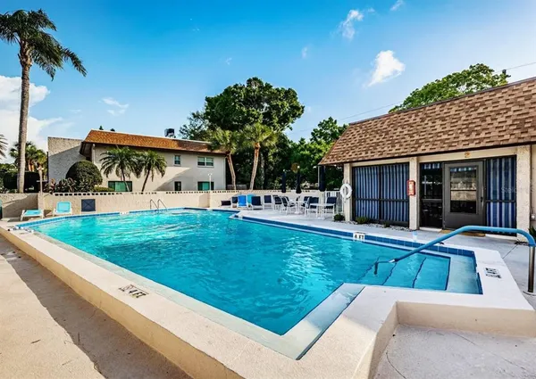 $125,900 | 2750 East Bay Drive, Unit 10E, Largo, FL 33771