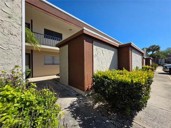 $125,900 | 2750 East Bay Drive, Unit 10E, Largo, FL 33771