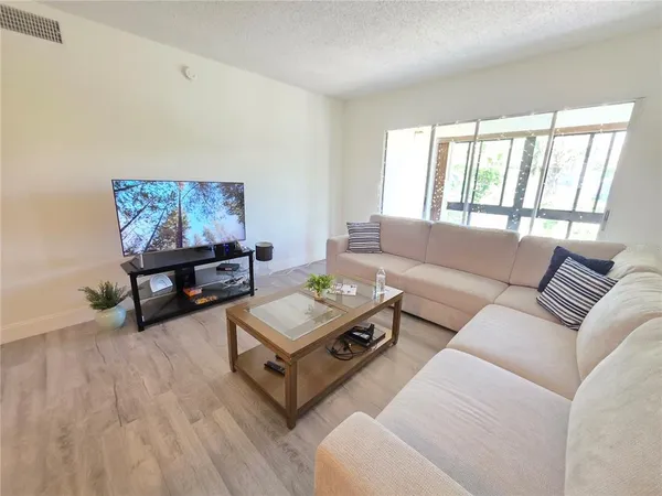 $125,900 | 2750 East Bay Drive, Unit 10E, Largo, FL 33771