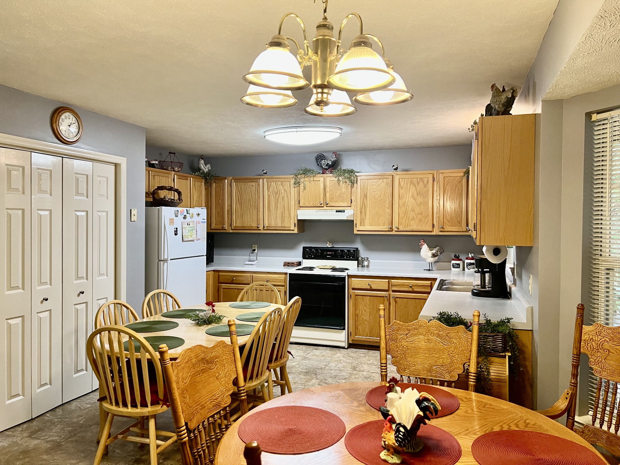 184 Gaskins Road Dickson, TN 37055 - Photo 7 of 18 a kitchen with a table chairs stove and refrigerator