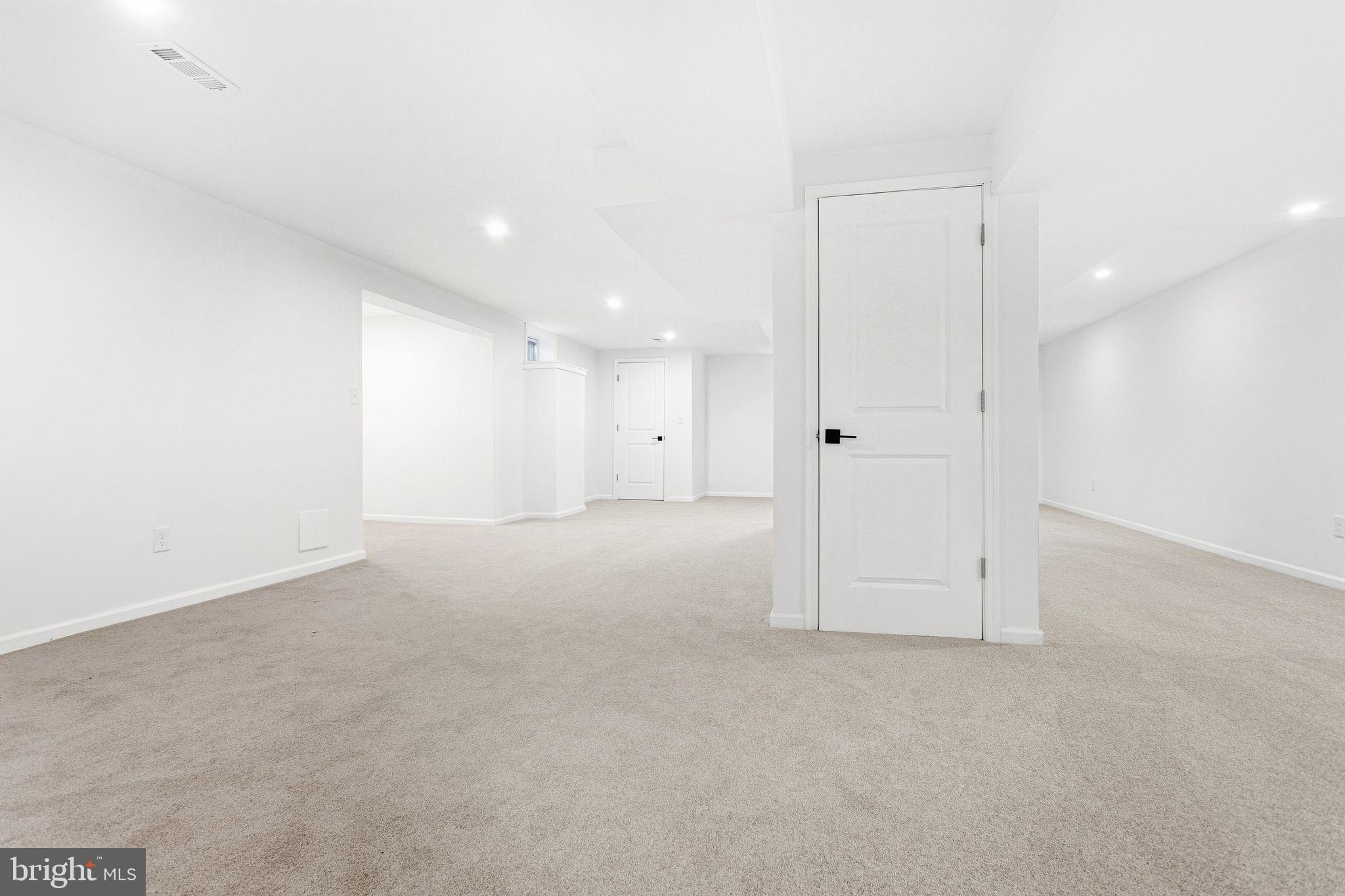 15162 Wayside Road Philadelphia, PA 19116 - Photo 31 of 34 an empty room with an entryway